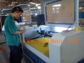 飛秒激光器精密切割機(jī)價(jià)格及太陽能應(yīng)用與廠家介紹